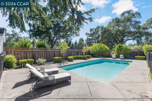 102 Belgian Dr, Danville, CA 94526