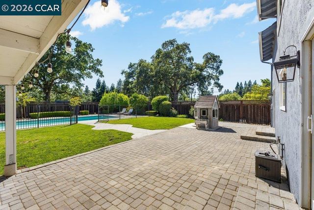 102 Belgian Dr, Danville, CA 94526
