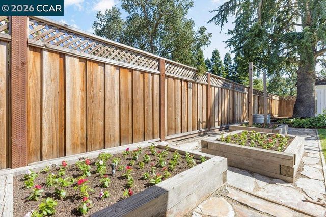102 Belgian Dr, Danville, CA 94526