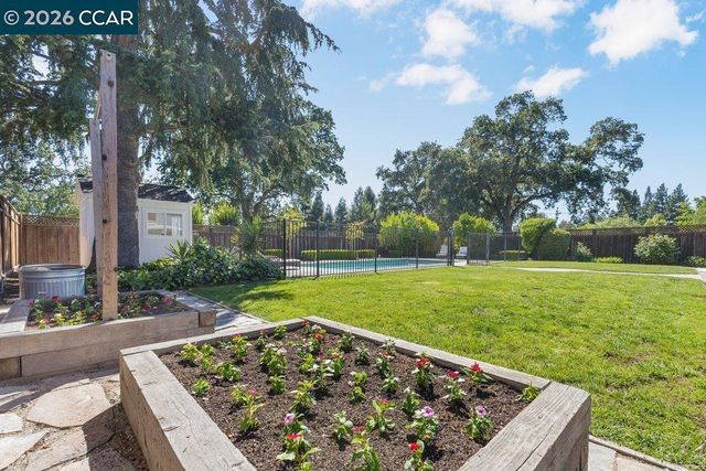 102 Belgian Dr, Danville, CA 94526