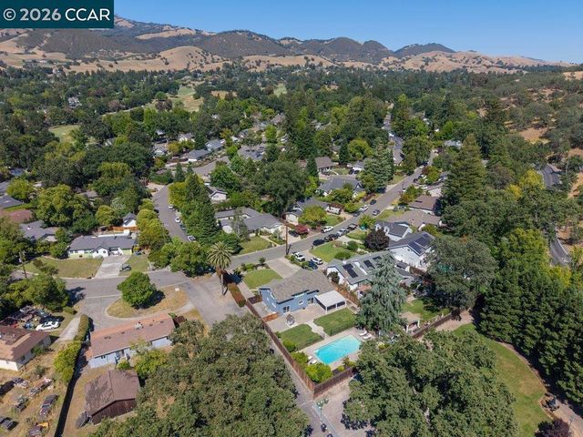 102 Belgian Dr, Danville, CA 94526