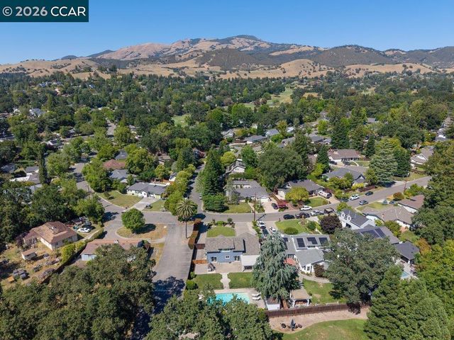 102 Belgian Dr, Danville, CA 94526