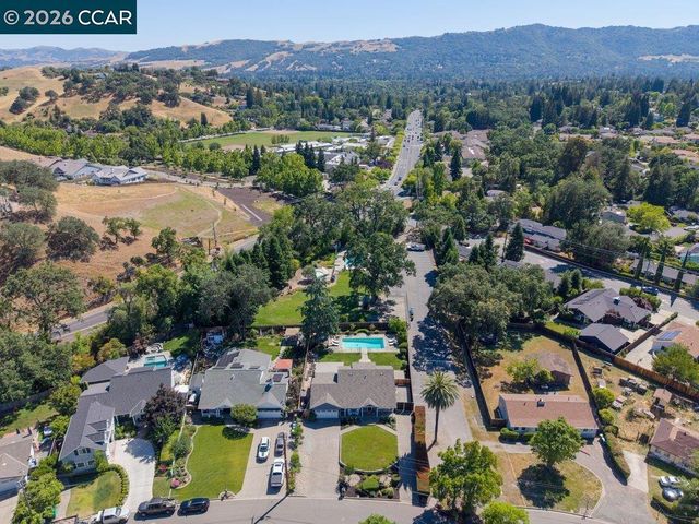 102 Belgian Dr, Danville, CA 94526