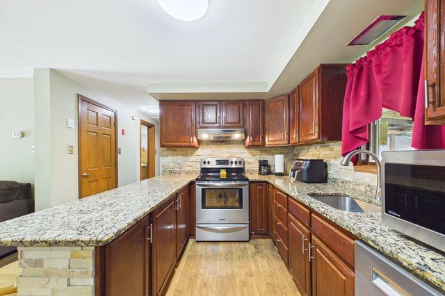 247 Perry Hill Rd, Acushnet, MA 02743