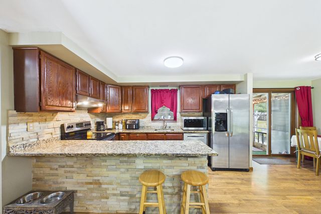 247 Perry Hill Rd, Acushnet, MA 02743