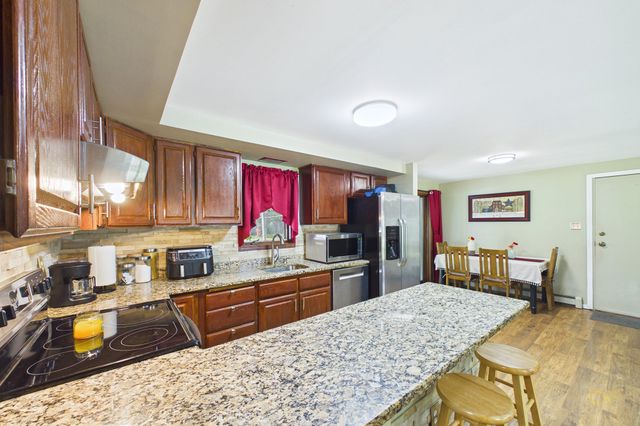 247 Perry Hill Rd, Acushnet, MA 02743
