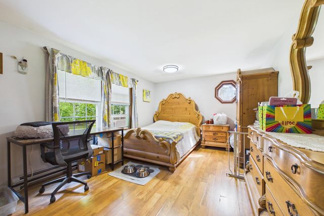 247 Perry Hill Rd, Acushnet, MA 02743