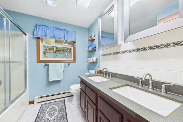 247 Perry Hill Rd, Acushnet, MA 02743