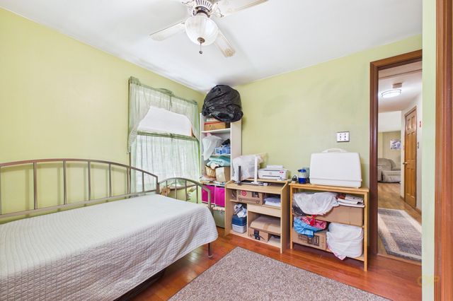 247 Perry Hill Rd, Acushnet, MA 02743