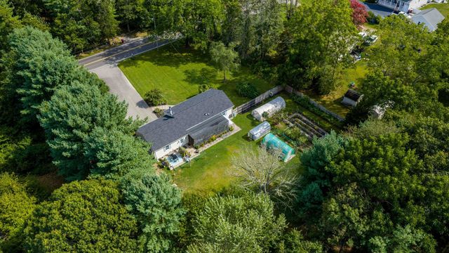 247 Perry Hill Rd, Acushnet, MA 02743