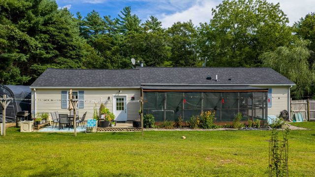 247 Perry Hill Rd, Acushnet, MA 02743