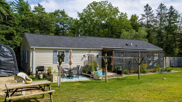 247 Perry Hill Rd, Acushnet, MA 02743