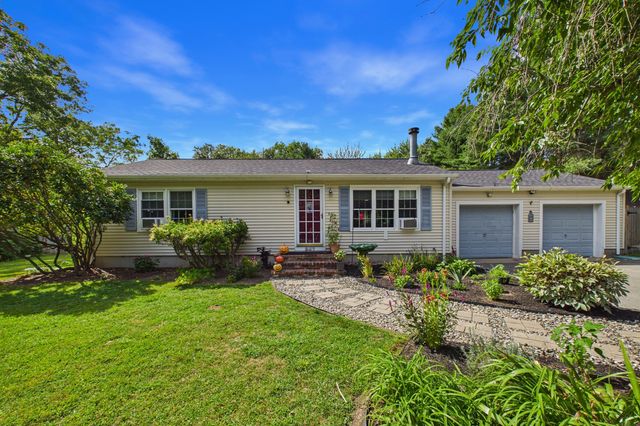 247 Perry Hill Rd, Acushnet, MA 02743