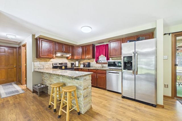 247 Perry Hill Rd, Acushnet, MA 02743