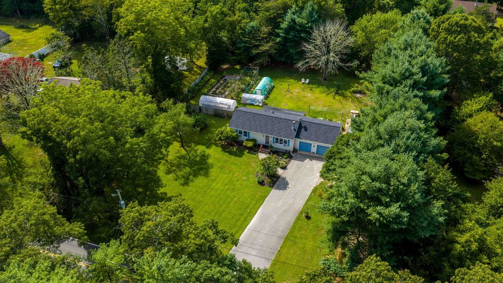 247 Perry Hill Rd, Acushnet, MA 02743
