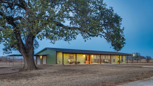 1725 Fm 2504, Poteet, TX 78065