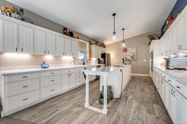 1725 Fm 2504, Poteet, TX 78065