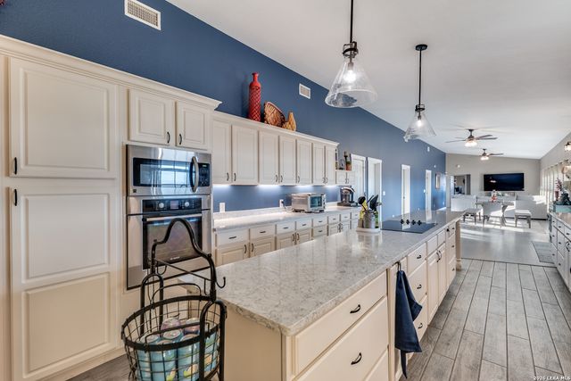 1725 Fm 2504, Poteet, TX 78065