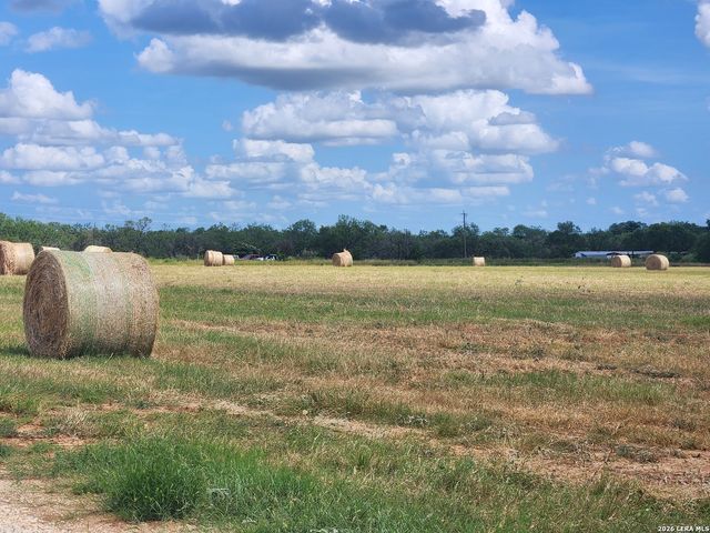 1725 Fm 2504, Poteet, TX 78065