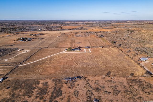 1725 Fm 2504, Poteet, TX 78065