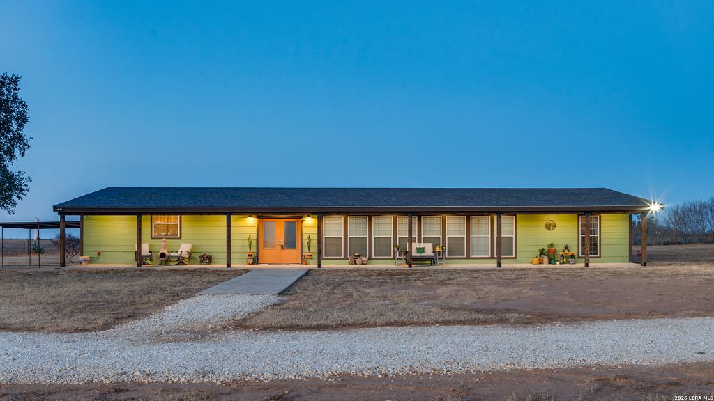 1725 Fm 2504, Poteet, TX 78065