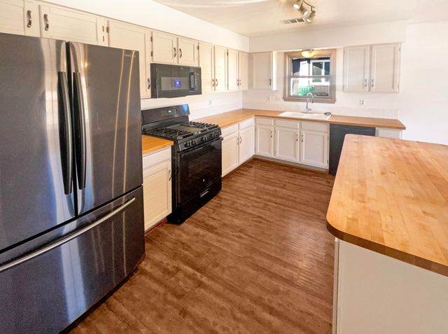 6305 Magpie Way NE, Rio Rancho, NM 87144