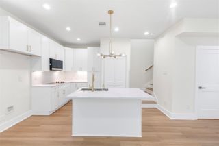 1275 Dewalt Street, Houston, TX 77088