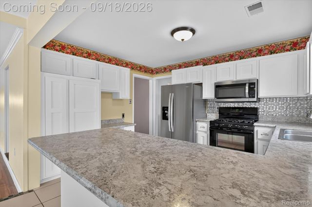 18786 Hinton Street, Riverview, MI 48193