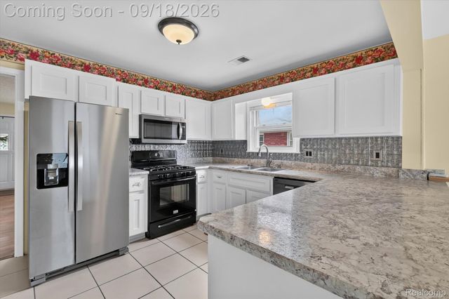 18786 Hinton Street, Riverview, MI 48193