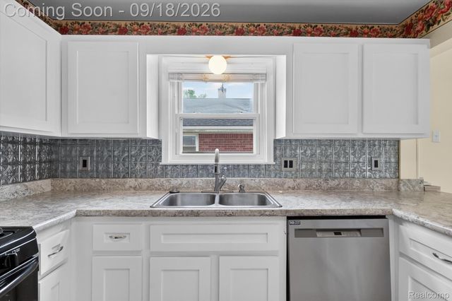18786 Hinton Street, Riverview, MI 48193