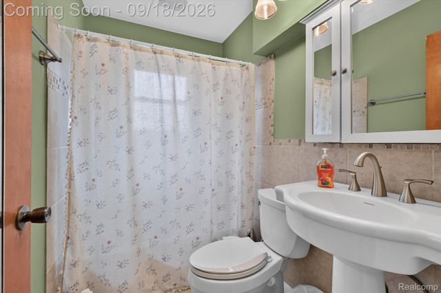 18786 Hinton Street, Riverview, MI 48193