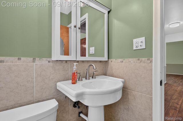 18786 Hinton Street, Riverview, MI 48193