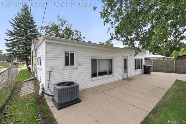 18786 Hinton Street, Riverview, MI 48193