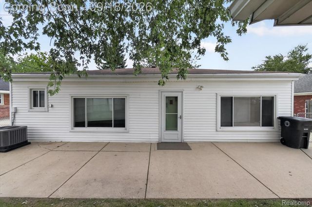 18786 Hinton Street, Riverview, MI 48193