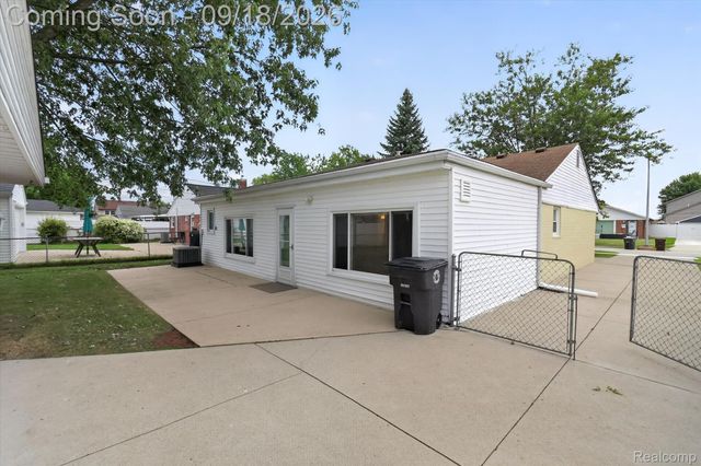 18786 Hinton Street, Riverview, MI 48193