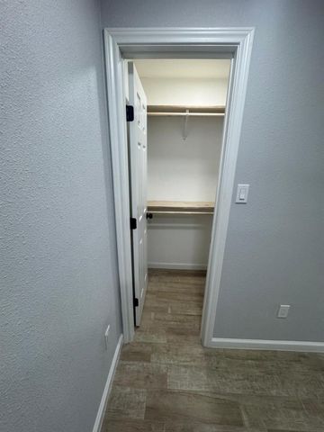 8226 Darlington Dr Drive A, Houston, TX 77028