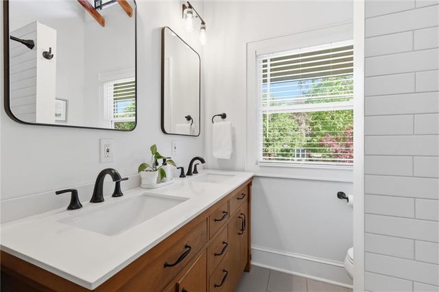 203 W 66th Terrace, Kansas City, MO 64113