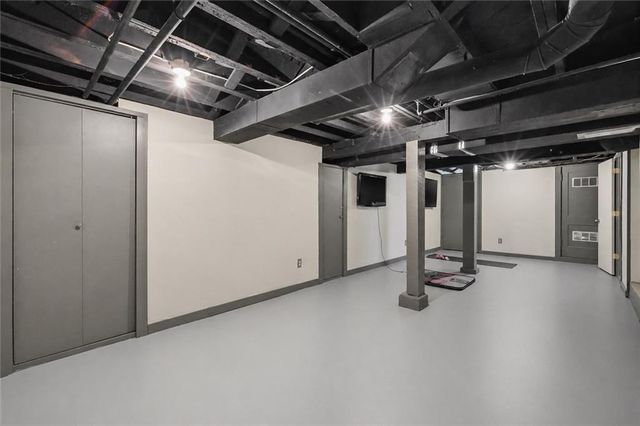 203 W 66th Terrace, Kansas City, MO 64113