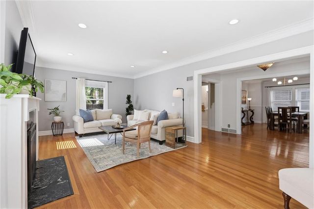 203 W 66th Terrace, Kansas City, MO 64113