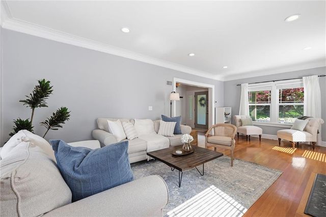 203 W 66th Terrace, Kansas City, MO 64113