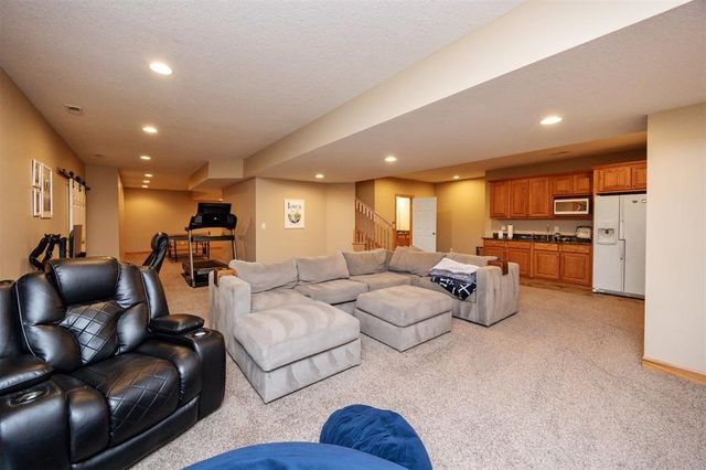 106 SW Stonegate Drive, Ankeny, IA 50023