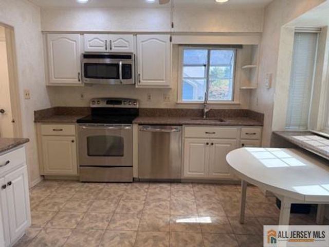 28 Daniel Webster Avenue C, Monroe, NJ 08831