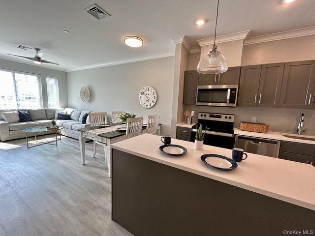 75 E Hoffman Avenue 3060, Lindenhurst, NY 11757
