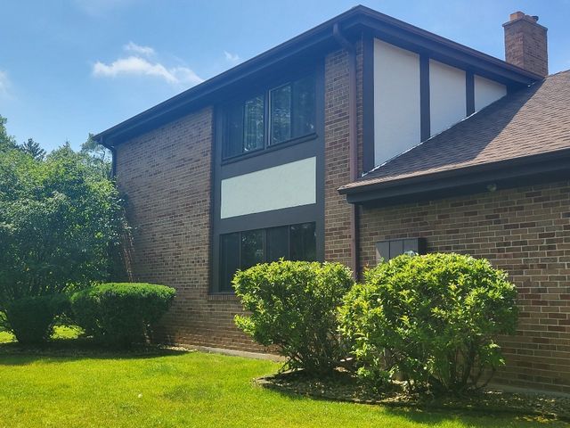 5843 Doe Circle 1, Westmont, IL 60559