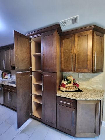 5843 Doe Circle 1, Westmont, IL 60559