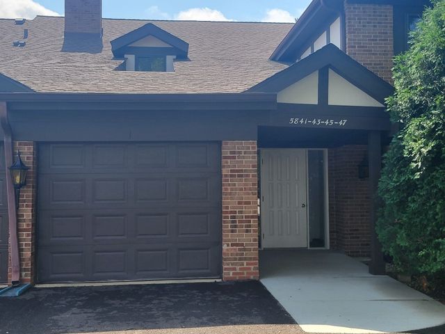 5843 Doe Circle 1, Westmont, IL 60559