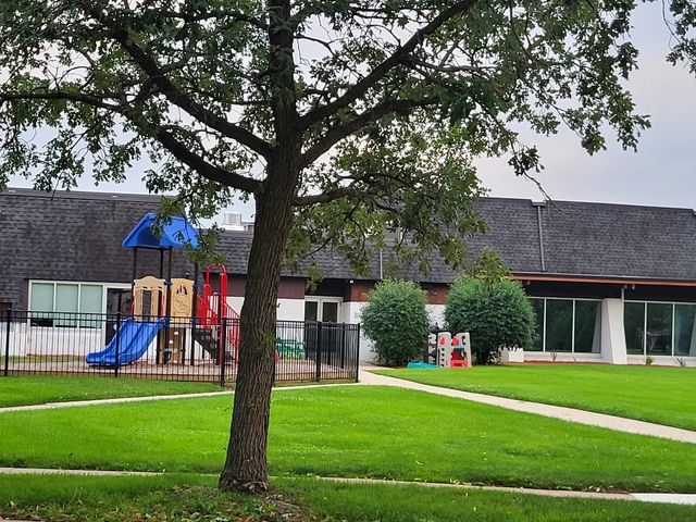 5843 Doe Circle 1, Westmont, IL 60559
