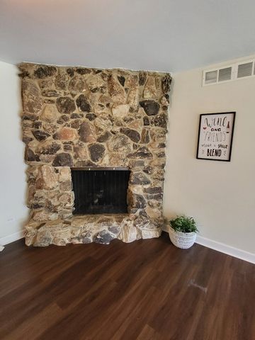 5843 Doe Circle 1, Westmont, IL 60559