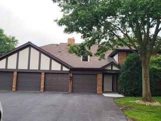 5843 Doe Circle 1, Westmont, IL 60559