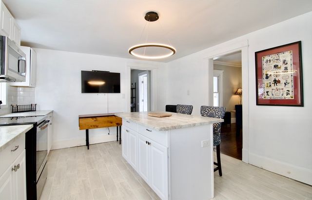 27 Rockland St, Springfield, MA 01118